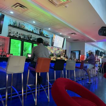 FIZZ - Indoor bar - Lounges Near Me - Plano, Texas