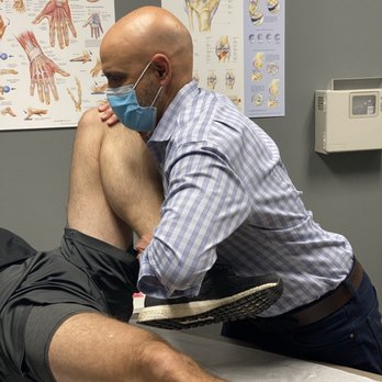 Keith A. Robertson, MD - Dr. Robertson performing a full orthopedic exam on patient's knee. - Orthopedists Near Me - Thousand Oaks, California Keith A. Robertson, MD - Dr. Robertson performing a full orthopedic exam on patient's knee. - Orthopedists Near Me - Thousand Oaks, California