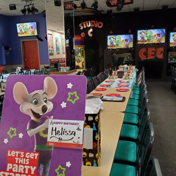 Chuck E. Cheese - The set up - Pizza Near Me - Honolulu, Hawaii