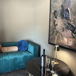 The Revelry - Relaxing lounge