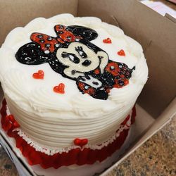 Creative Cakes & Desserts - Minnie Mouse smash cake.