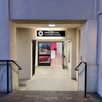Mac Santa Fe - Can be hard to spot the entrance.  It's downstairs, down there at the end. - Sandwiches Near Me - Santa Fe, New Mexico