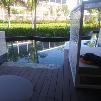 TRS Coral - Swimup room - Hotels Near Me - Cancún, ROO