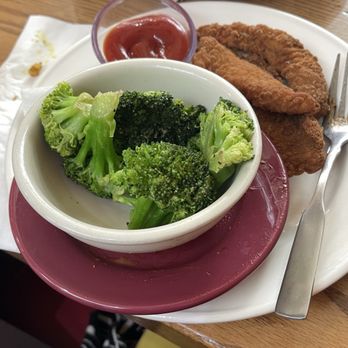 Bahama Breeze - Chicken fingers with broccoli - Bars Near Me - Orlando, Florida Bahama Breeze - Chicken fingers with broccoli - Bars Near Me - Orlando, Florida