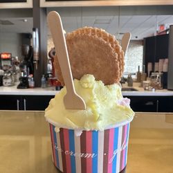 Belaggios Italian Cuisine & Gelato - Passionfruit scoop of gelato