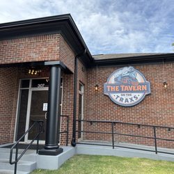 Tavern On The Traxs - Front of the Tavern on the Traxs