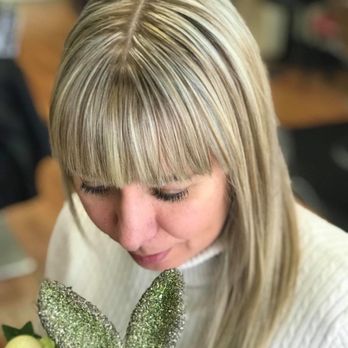 Salon Uptown - Natural blonde highlights - Hair Salons Near Me - Bellevue, Washington Salon Uptown - Natural blonde highlights - Hair Salons Near Me - Bellevue, Washington