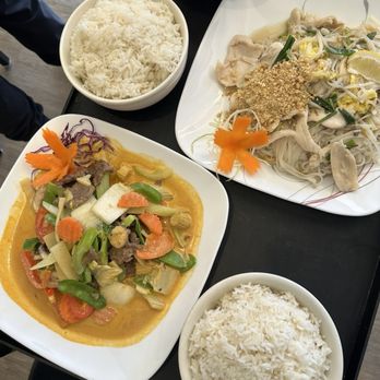 Angel's Thai Cafe - Red curry and pad Thai - Thai Near Me - Grand Rapids, Michigan