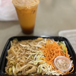 Garden Thai Rialto - Thai iced tea and Chicken Pad Thai (Best In Town)