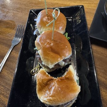 Napali Brewing - Beef Sliders with Blue Cheese - Brewpubs Near Me - Kapaʻa, Hawaii