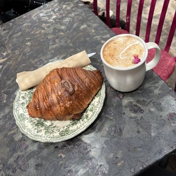Il Giardino di Lilli - Nutella croissant and chai tea latte - Coffee & Tea Near Me - San Diego, California Il Giardino di Lilli - Nutella croissant and chai tea latte - Coffee & Tea Near Me - San Diego, California