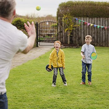 Weed Man - a man throwing a tennis ball to two children - Lawn Services Near Me - Laval, Quebec Weed Man - a man throwing a tennis ball to two children - Lawn Services Near Me - Laval, Quebec