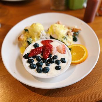 Shorehouse Kitchen - Seared Salmon & Baby Kale Benedict with Lemon Greek Yogurt with Berries - Coffee & Tea Near Me - La Jolla, California Shorehouse Kitchen - Seared Salmon & Baby Kale Benedict with Lemon Greek Yogurt with Berries - Coffee & Tea Near Me - La Jolla, California
