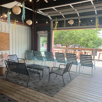 Sandbar Nashville - Covered patio - Beer Bar Near Me - Nashville, Tennessee