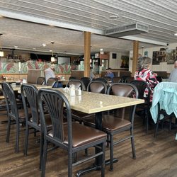 Mom's Country Kitchen - Spacious seating