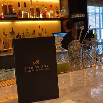 The Study at Morrison House - Bar area - Cocktail Bars Near Me - Alexandria, Virginia The Study at Morrison House - Bar area - Cocktail Bars Near Me - Alexandria, Virginia