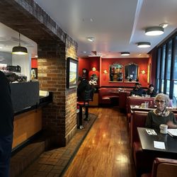 Russell's - Interior