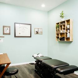 Crossroads Chiropractic & Wellness - Adjusting Room