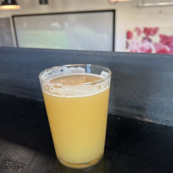 Urban Family Brewing - Crocodile Punter - hazy IPA - Breweries Near Me - Seattle, Washington Urban Family Brewing - Crocodile Punter - hazy IPA - Breweries Near Me - Seattle, Washington