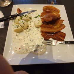 Cafe Alex - Stegt flæsk med persillesovs