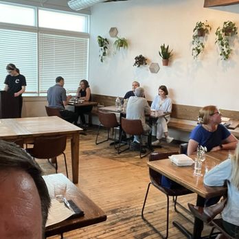 Ellinor - Dining area - Pizza Near Me - Appleton, Wisconsin