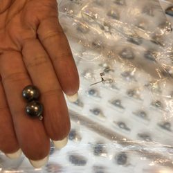 Mimi's Jewelry - These were the earrings at the drop off... now they just disappeared