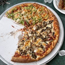 Leo's House Of Pizza - Large pizza with half green peppers/ half mushrooms