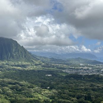Nuuanu Pali Lookout - Local Flavor Near Me - Kaneohe, Hawaii Nuuanu Pali Lookout - Local Flavor Near Me - Kaneohe, Hawaii