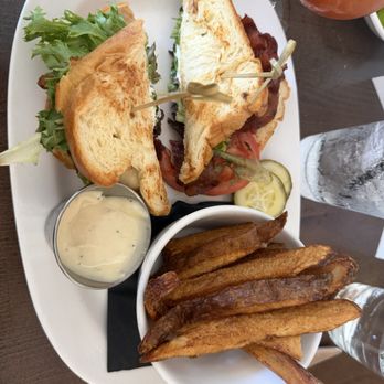 Green Line Kitchen And Cocktails - Wine Bars Near Me - Fort Thomas, Kentucky