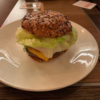 Gordon Ramsay Burger - Salad Near Me - Chicago, Illinois