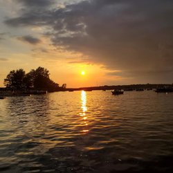 Bar-B's Sunset Bay Grill