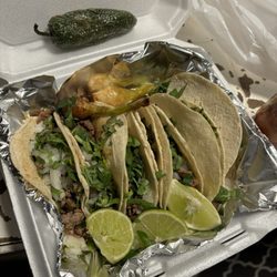 Taqueria Guanajuatos - Steak tacos!