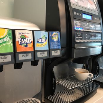 TAP Premium Lounge - Airport Lounges Near Me - Lisbon, 11