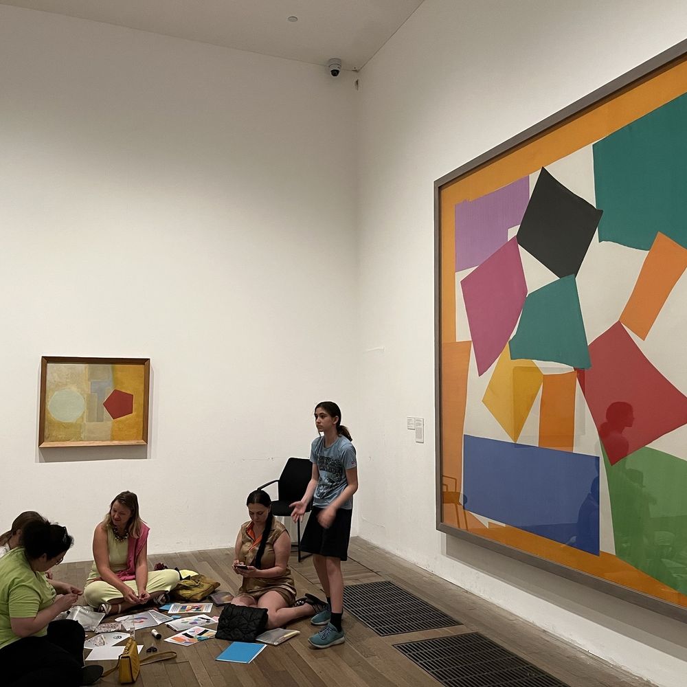 Tate Modern - There were many art students at the museum. - Art Museums Near Me - London, XGL Tate Modern - There were many art students at the museum. - Art Museums Near Me - London, XGL