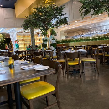 Hugo's Invitados - Seafood Near Me - Irving, Texas