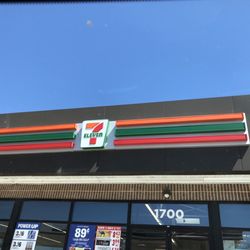 7-Eleven - Outside