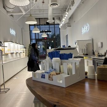 LeTAO - Modern interior - does not look like a cake shop - Themed Cafes Near Me - Bellevue, Washington LeTAO - Modern interior - does not look like a cake shop - Themed Cafes Near Me - Bellevue, Washington