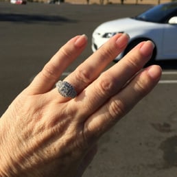My gorgeous engagement ring from De Vons!