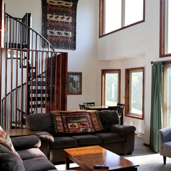 Birch Lake Secluded Getaway - Serenity Bay - Living Room - Guest Houses Near Me - Tomah, Wisconsin Birch Lake Secluded Getaway - Serenity Bay - Living Room - Guest Houses Near Me - Tomah, Wisconsin