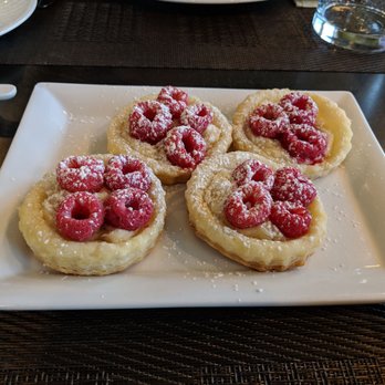 Inn At Twaalfskill - Cheese tart with fresh raspberries - Hotels Near Me - Highland, New York Inn At Twaalfskill - Cheese tart with fresh raspberries - Hotels Near Me - Highland, New York
