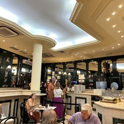 Chocolatería San Ginés - Small dining area