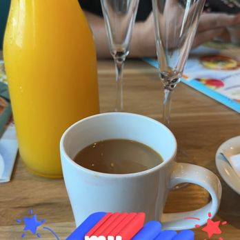 Broken Yolk Cafe - Orange Juice and coffee - American Near Me - Glendora, California
