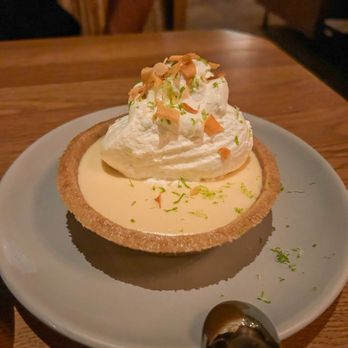 Earls Kitchen + Bar - Key Lime Pie - Cocktail Bars Near Me - Honolulu, Hawaii Earls Kitchen + Bar - Key Lime Pie - Cocktail Bars Near Me - Honolulu, Hawaii