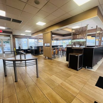 Burger King - Inside Seating Area - Fast Food Near Me - Tampa, Florida Burger King - Inside Seating Area - Fast Food Near Me - Tampa, Florida