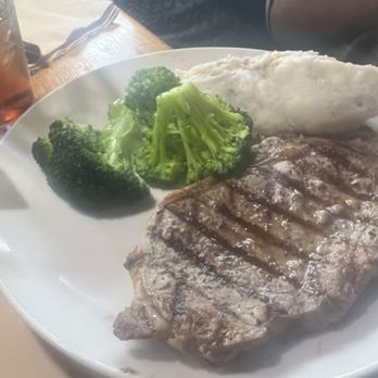 Applebee's Grill + Bar - 12 oz. Ribeye Garlic Mashed Potatoes Steamed Broccoli - American Near Me - Pittsfield, Massachusetts Applebee's Grill + Bar - 12 oz. Ribeye Garlic Mashed Potatoes Steamed Broccoli - American Near Me - Pittsfield, Massachusetts