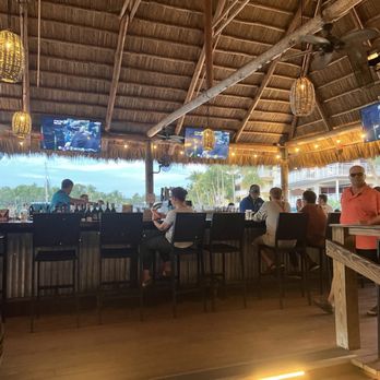 Skipper's Dockside - Outdoor bar area - Seafood Near Me - Key Largo, Florida