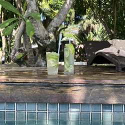 Hotel Santa Teresa - Drinks poolside