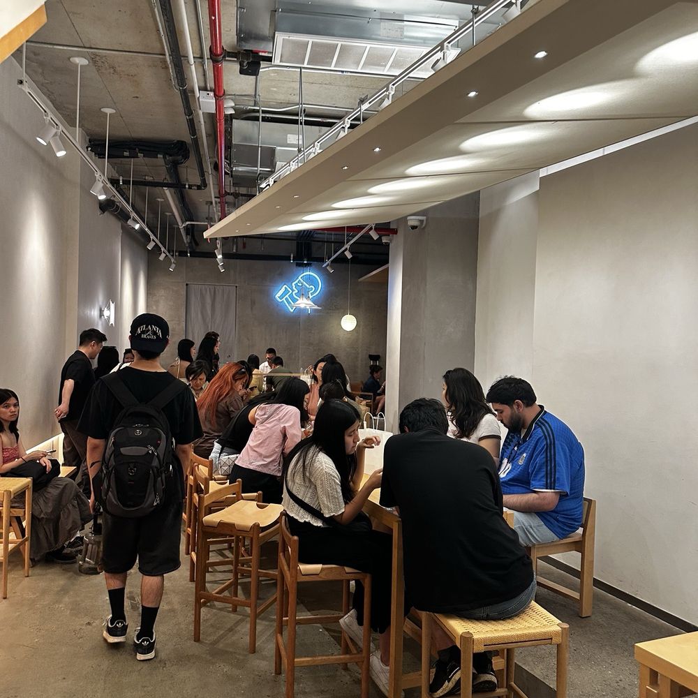 HeyTea TeaBar - Inside seating - Coffee & Tea Near Me - New York, New York