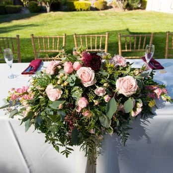 Expressions Floral - Head table arrangement - Florists Near Me - Gilroy, California Expressions Floral - Head table arrangement - Florists Near Me - Gilroy, California