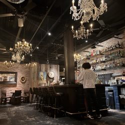 Hooch Craft Cocktail Bar - Gorgeous spot
